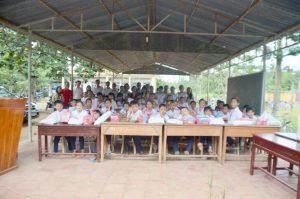 PEB Steel took a picture with teachers and students of Phan Triem and Tuong Da school.